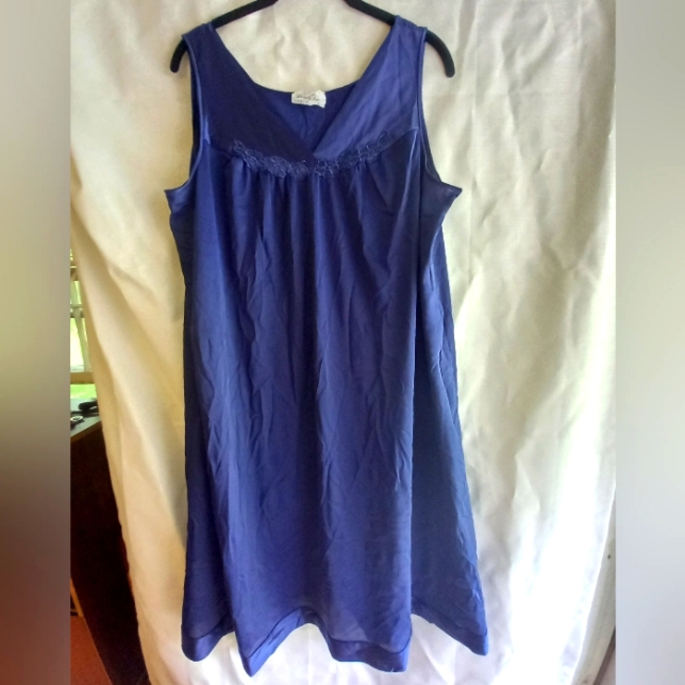 Vintage Vanity Fair navy blue night gown - Picture 1 of 4